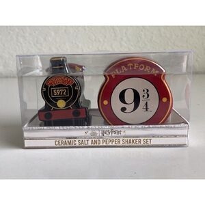 Harry Potter Hogwarts Express Ceramic Salt & Pepper Shaker Set Platform 9 3/4